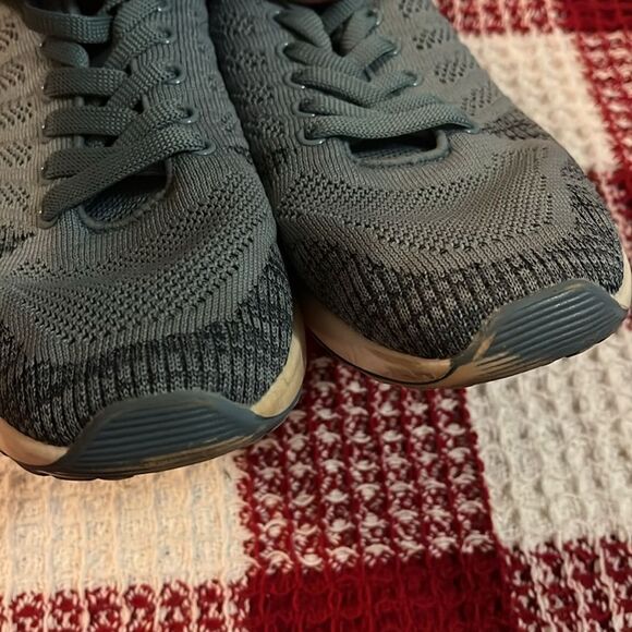 Mishansha Sneakers - Picture 2 of 4